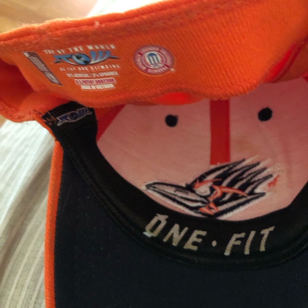 Collegia official UTSA cap, used a couple of times. - Picture 3 of 3